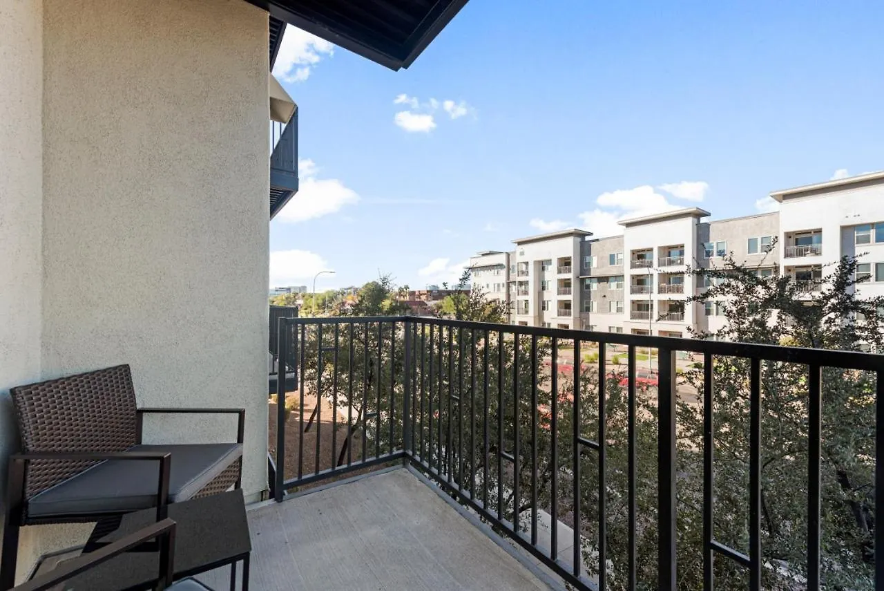Modern 2Br-Spring Training! W Pool, Gym & Parking Apartment Tempe