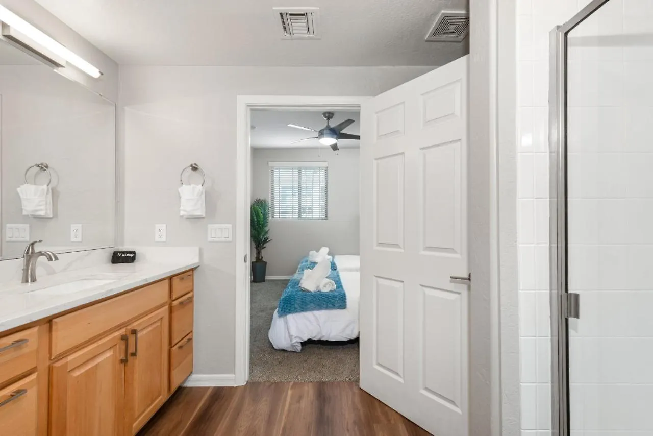 Modern 2Br-Spring Training! W Pool, Gym & Parking Apartment Tempe United States