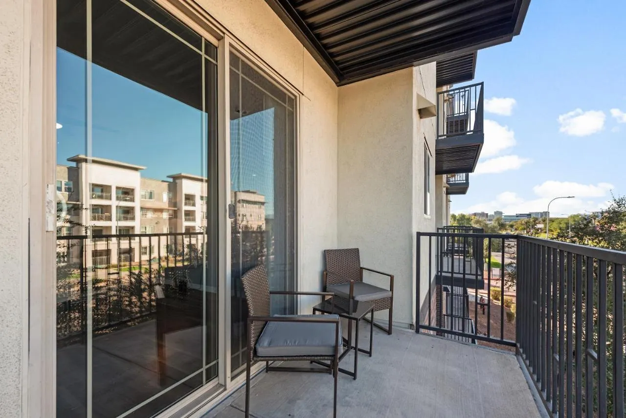 Modern 2Br-Spring Training! W Pool, Gym & Parking Apartment Tempe