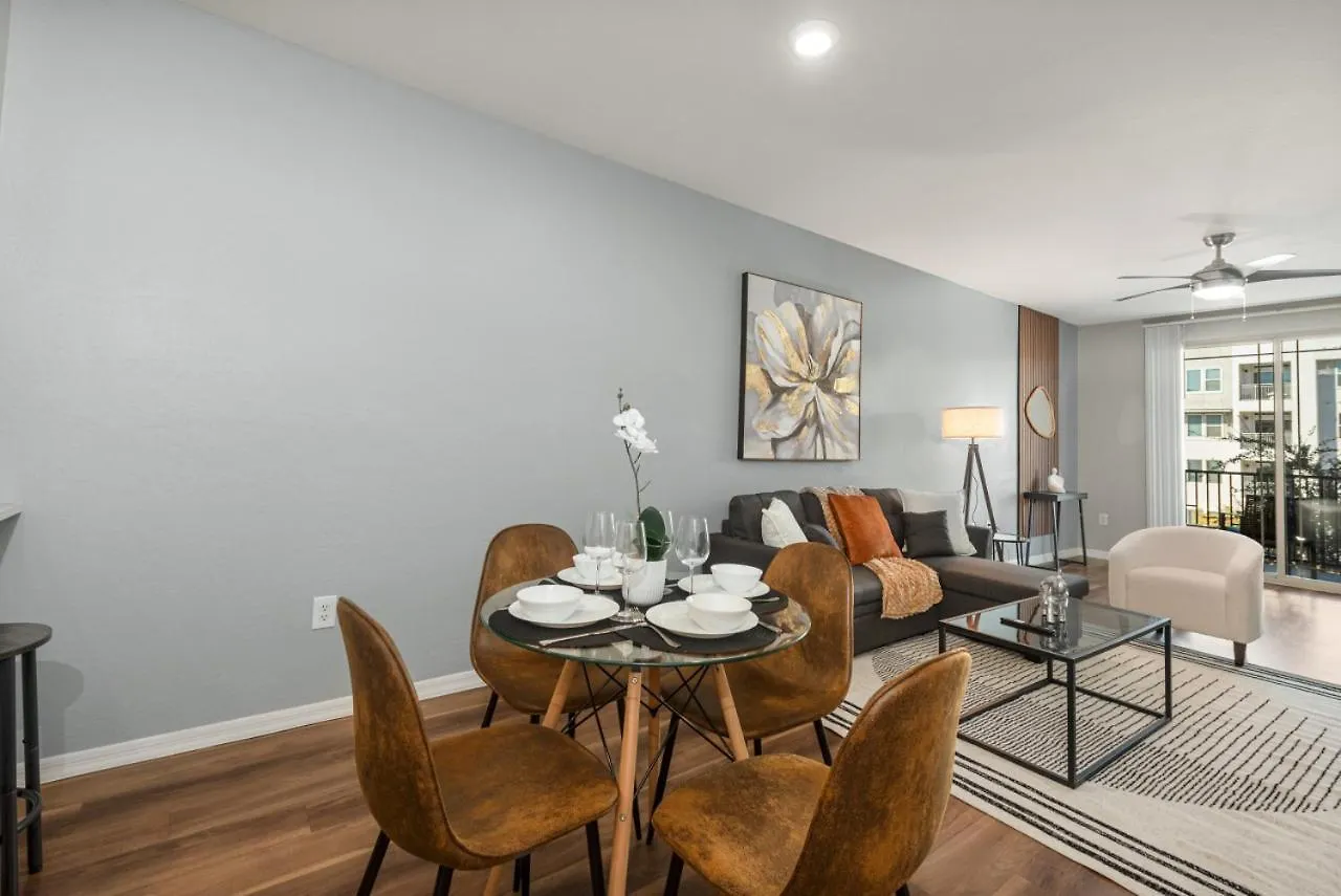 Modern 2Br-Spring Training! W Pool, Gym & Parking Apartment Tempe