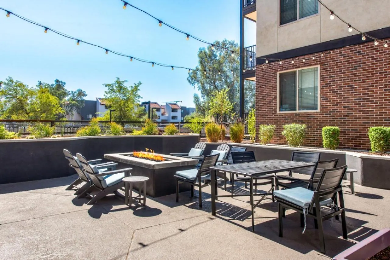 Modern 2Br-Spring Training! W Pool, Gym & Parking Apartment Tempe 0*,